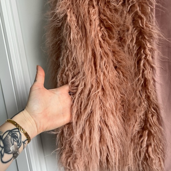 Faux Mongolian fur coat in dusty rose XS H&M - Picture 4 of 6